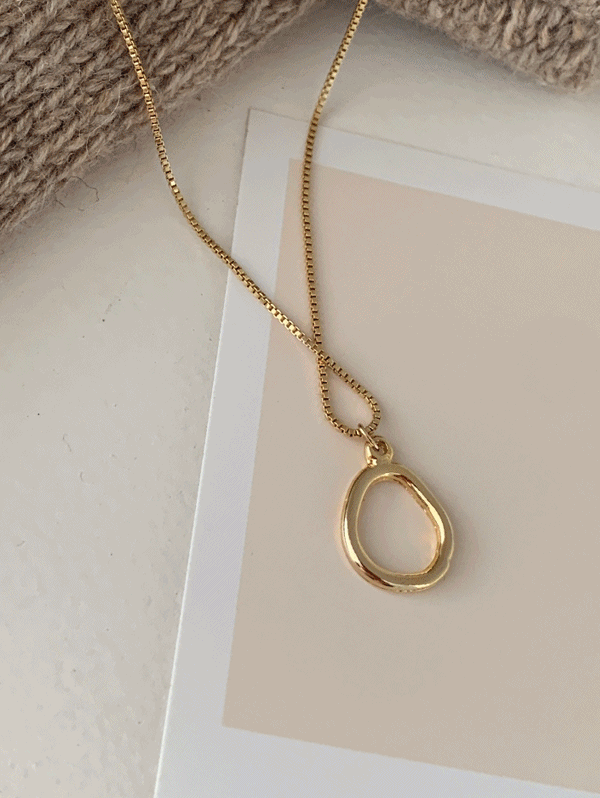 Circle gold necklace