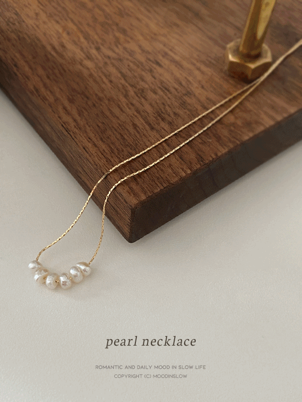 Pearl neckace - gold color
